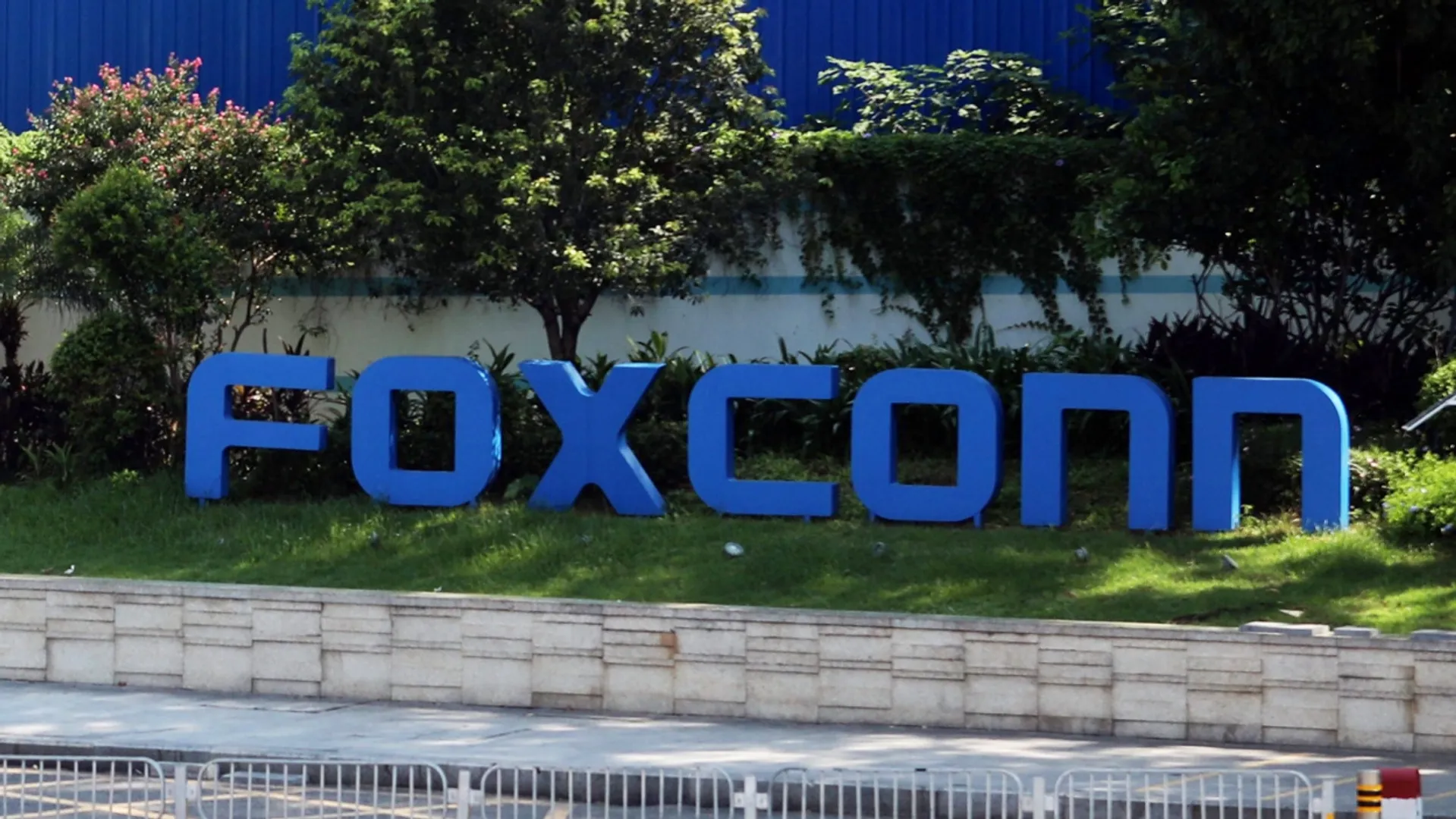 Foxconn pledges on doubling its staff in India