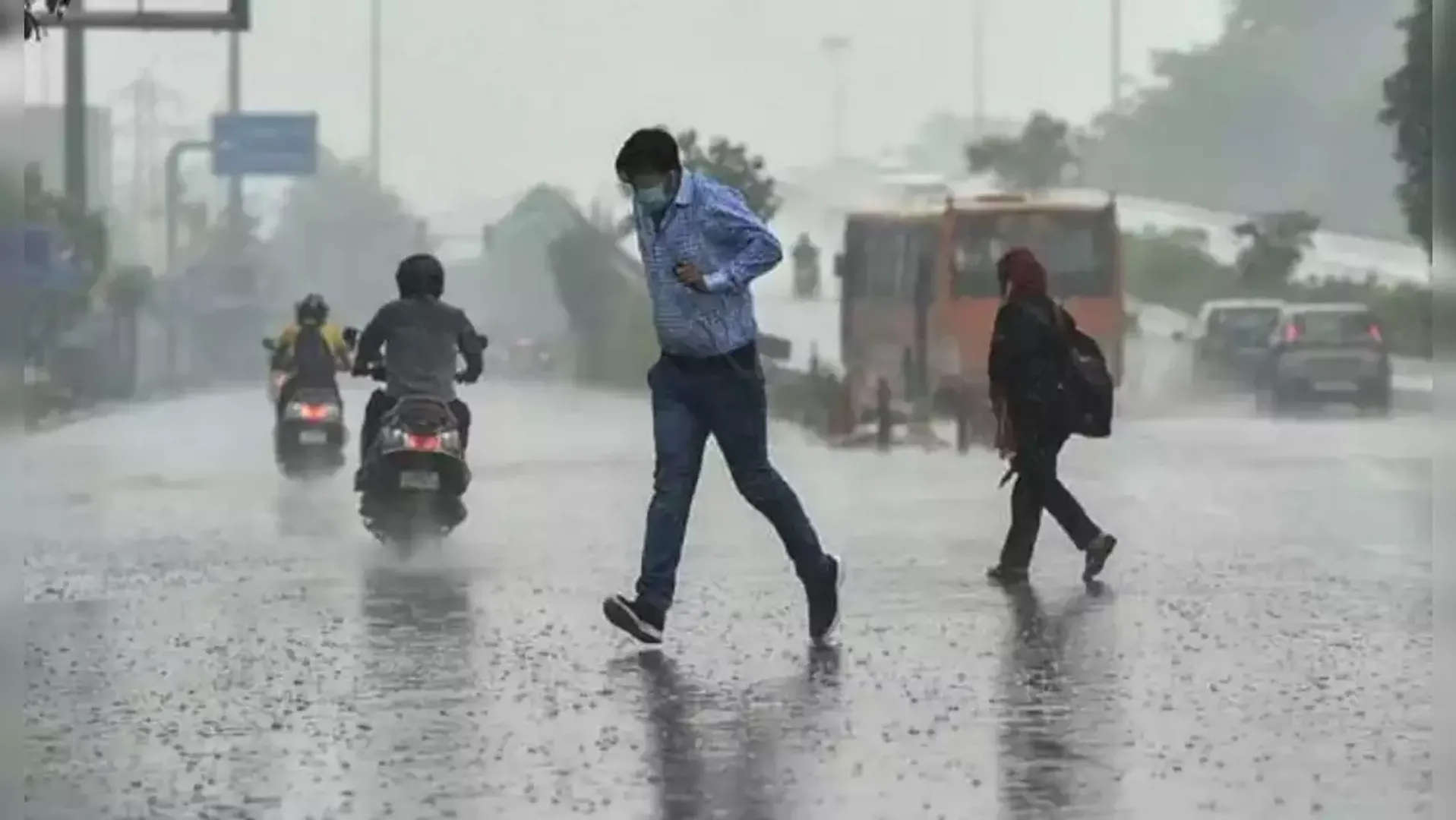 IMD issues avalanche alert in Jammu and Kashmir, heavy rain in Delhi