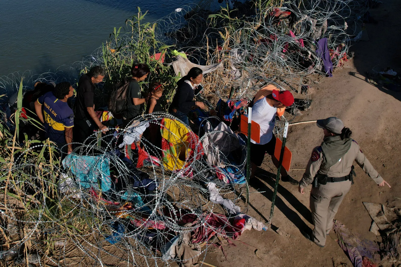 Texas Governor Signs Controversial Immigration Bill Criminalizing Illegal Entry