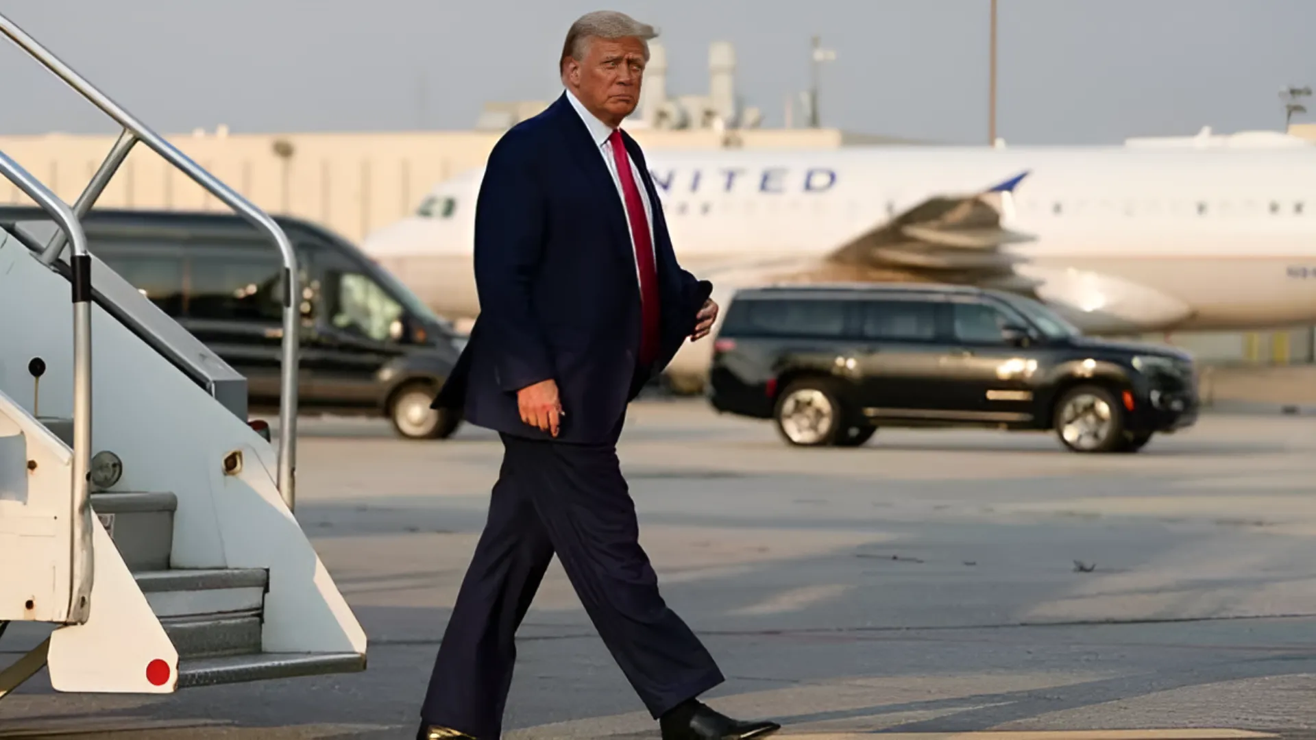 Trump sells private jet