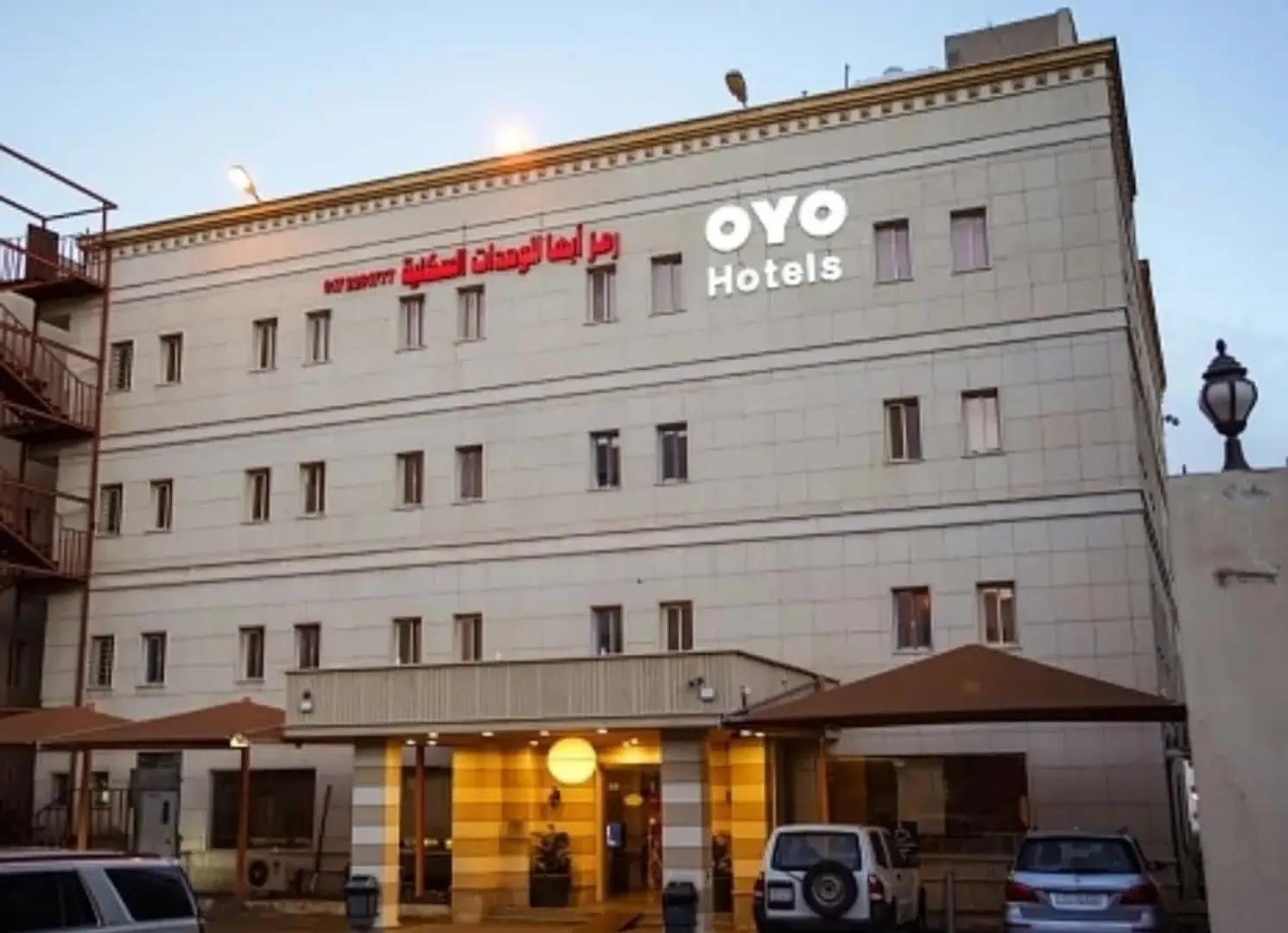 first luxury hotel in Dubai