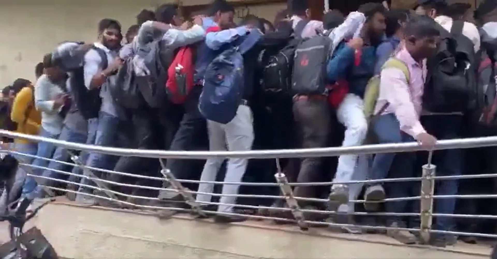 Viral video shows stampede-like situation as nearly thousand applicants gather for interview