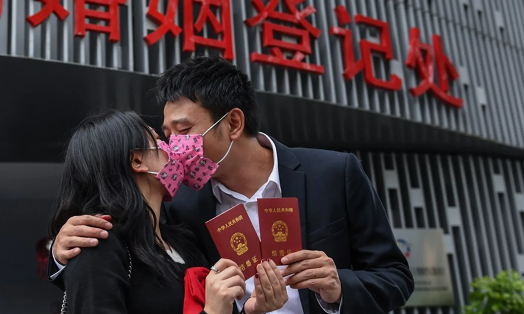 Expected to worsen, China's marriage rate is at its lowest in 12 years