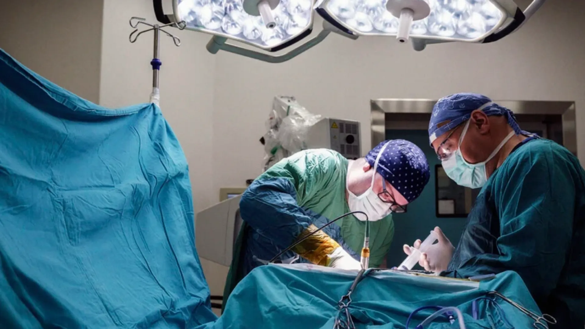 Patient uses mobile, scrolls through reels during surgery as doctors remove brain tumor