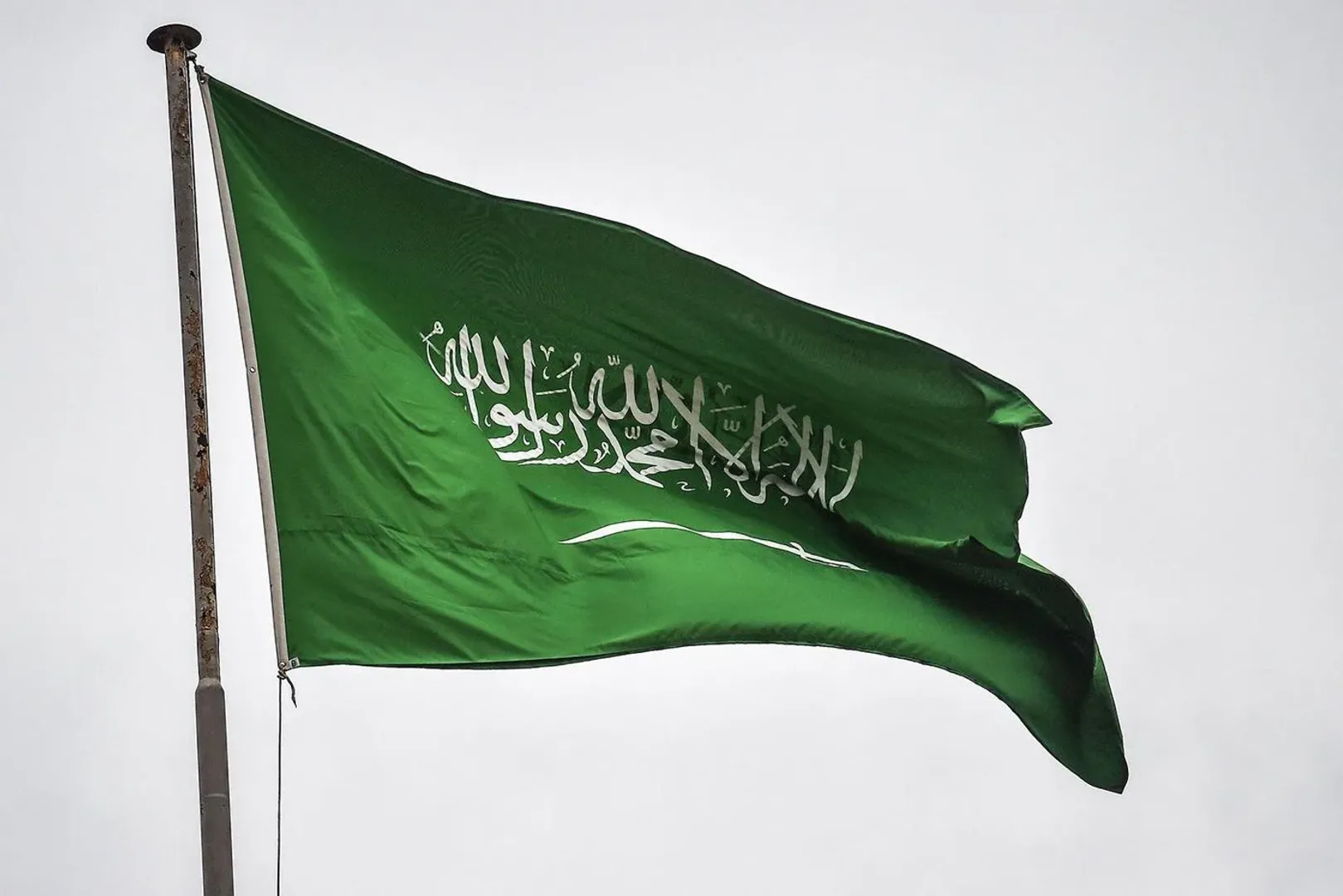 Saudi teacher sentenced to 30 years for social media criticism after death penalty overturned