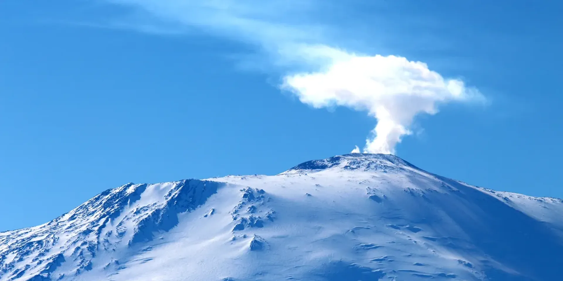 Mount Erebus: Volcano that showers gold dust