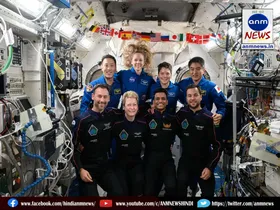 4 astronauts