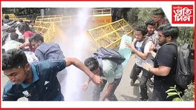 বাংলাদেশত পুনৰ ছাত্ৰ বিপ্লৱঃ শিক্ষক, শিক্ষাৰ্থীৰ ওপৰত চলিল ইউনুছৰ আৰক্ষীৰ বৰ্বৰতা