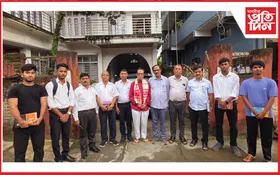 পুত্ৰক সীমান্তলৈ পঠিওৱা অকলশৰীয়া পিতৃৰ কাষত নগাঁও কলেজৰ ছাত্ৰ আৰু জ্যেষ্ঠ নাগৰিক