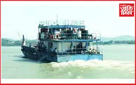 ধাৰাসাৰ বৰষুণৰ বাবে বন্ধ গুৱাহাটী- উত্তৰ গুৱাহাটী ফেৰী সেৱা