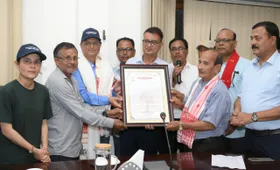 মায়ঙত মৰিগাঁও জিলাৰ সদ্য বিদায়ী জিলা আয়ুক্ত দেৱশীষ শৰ্মাক ৰাজহুৱা  সম্বৰ্ধনা...