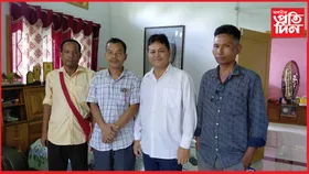 আপকুৰ কাৰ্বি আংলং জিলা সমিতিৰ মঞ্চত পুনৰ নতুনকৈ দুই বঁটা...