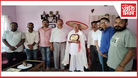 বৰ্ষীয়ান সাহিত্যিক উপেন্দ্ৰ বৰকটকীক অসম যুৱ পৰিষদৰ সম্বৰ্ধনা