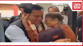 জ্যেষ্ঠ নেত্ৰী বিজয়া চক্ৰৱৰ্তীক সাক্ষাৎ কেন্দ্ৰীয় মন্ত্ৰী সৰ্বানন্দ সোণোৱালৰ