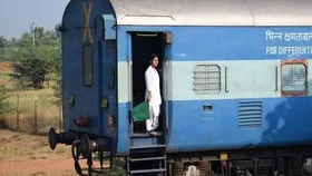 Indian Railway Recruitment 2024: রেলে ক্লার্ক, শিক্ষক সহ হাজার হাজার শূন্যপদে নিয়োগ, দেরি না করে ঝটপট আবেদন করুন