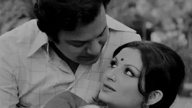 Uttam Kumar Death Anniversary: অসাড় হয়ে গিয়েছিল শরীর, উত্তমের মৃত্যুর খবর কানে পেতেই যা মনে হয়েছিল শর্মিলার..