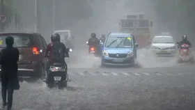 Kolkata weather Update:আজও ভারী বৃষ্টির পূর্বাভাস জেলায়-জেলায়, সকালেই আঁধারে ডুবল কলকাতা!