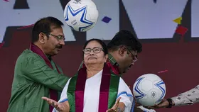 Mohun Bagan Day 2025: মোহনবাগান না ইস্টবেঙ্গল, কোন ক্লাবের সমর্থক মমতা? এতদিনে ফাঁস গোপন কথা