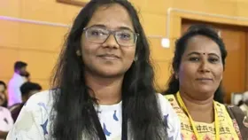 Success Story: কঠোর পরিশ্রমে তৈরি ইতিহাস, একই সঙ্গে  NEET পাস, ডাক্তারি হওয়ার দৌড়ে মা-মেয়ে