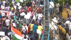 West Bengal News Live Updates: নবান্ন অভিযানে পুলিশকে মারধরে প্রথম গ্রেফতারি, ধৃতের বিরুদ্ধে খুনের চেষ্টা-সহ একাধিক ধারা