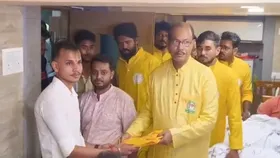 কলেজে TMCP সদস্যদের মাঝে 'মধ্যমণি' অধ্যক্ষ, পরেছিলেন 'জয় বাংলা' লেখা পাঞ্জাবিও, বিলোলেন পোশাক