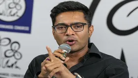 Abhishek Banerjee: বছর ঘুরলেই বিধানসভা ভোট, দলের দ্বন্দ্বে তপ্ত দুই জেলাকে নিয়ে বৈঠকে অভিষেক