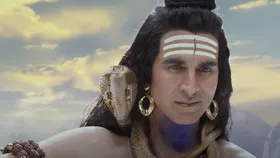 Akshay Kumar Caught Using Teleprompter For Kannappa? Viral Video Claims–