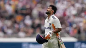 Ultimate team man: Cricket fraternity hails Pant's gritty fifty with fractured foot