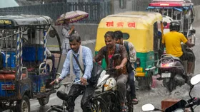 Heavy downpour in several parts of Delhi disrupting traffic amid waterlogging