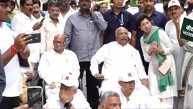 Oppn MPs including Kharge, Pawar stopped from marching to EC office against SIR