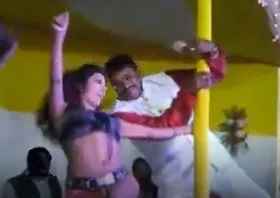 Russian Girl: मुसीबत में पड़ी ये रशियन गर्ल, अश्लील डांस करने से किया मना, तो दबंगों ने कर दी ये गंदी हरकत