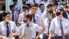 स्कूल प्रिंसिपल ने छात्राओं से उतरवाई शर्ट और भेजा घर, जानें क्या है पूरा मामला