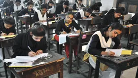 CBSE Board Exam 2025: सीबीएसई बोर्ड की 10वीं-12वीं की परीक्षाएं शुरू, एग्जाम सेंटर पर लेकर न जाएं ये चीजें