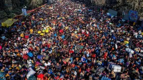 Mahashivratri In Mahakumbh Drone Video: प्रयागराज के त्रिवेणी संगम में उमड़ी श्रद्धालुओं की भारी भीड़, देखिये ड्रोन कैमरों से ली गई वीडियो