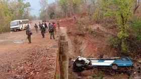 धमतरी के मादागिरी जंगल मे नक्सली मुठभेड़, सुरक्षा बल के जवानों ने नक्सली कैम्प को किया ध्वस्त
