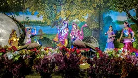 वृंदावन यात्रा से पहले करें इन 5 पवित्र स्थलों के दर्शन, श्रीकृष्ण की भक्ति होगी और भी गहरी