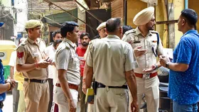 UP News: उत्तर प्रदेश की मजारों का एक दरवाजा भारत में तो पिछला दरवाजा नेपाल में, प्रशासन ने की कार्रवाई