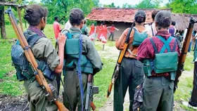Jharkhand: झारखंड के लातेहार में 10 लाख का इनामी नक्सली मुठभेड़ में ढेर, 24 नक्सलियों ने किया आत्मसमर्पण