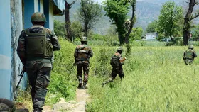 Jammu Kashmir: जम्मू-कश्मीर के कठुआ में दिखे तीन संदिग्ध,, सुरक्षा बलों ने शुरू किया सर्च ऑपरेशन
