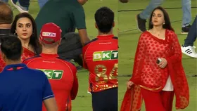 RCB vs PBKS: पंजाब की हार के बाद गम छुपाती रहीं प्रीति जिंटा, टीम को संभालती आईं नजर, Video हो रहा वायरल