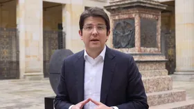 Miguel Uribe: कोलंबिया में राष्ट्रपति पद के उम्मीदवार मिगुएल उरीबे को रैली के दौरान मारी गोली, हालत गंभीर