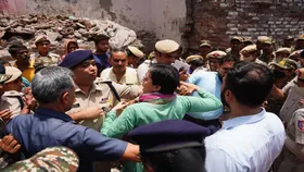 Delhi: भूमिहीन कैंप पर 11 जून को चलेगा बुलडोजर, हिरासत में आप नेता आतिशी, ये है पूरा मामला