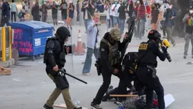 Los Angeles Violence: अमेरिका के लॉस एंजिलस में इस वजह से हो रही है हिंसा, अब तो वहां कर्फ्यू भी लगा