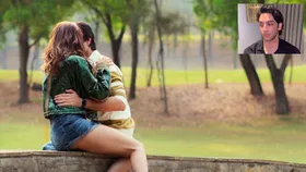 कपूर खानदान की बेटी ने इस एक्टर को किया KISS, लिपस्टिक से पूरा चेहरा कर दिया लाल, Video वायरल