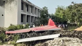 Ahmedabad Plane Crash: अहमदाबाद विमान हादसे में अब तक 297 लोगों की मौत, एक शख्स की बची जान