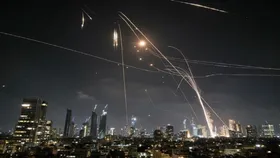 Iran Israel War: इजरायली हमले का ईरान ने दिया जवाब, तेल अवीव पर दागीं 150 से ज्यादा बैलिस्टिक मिसाइलें