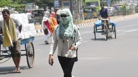 Weather Update: दिल्ली-यूपी समेत उत्तर भारत में गर्मी का कहर, राजस्थान में पारा 49 डिग्री पार, जानें कब से मिलेगी राहत