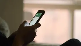 UP News: पत्नी से वीडियो पर चल रही थी बात, अचानक पति ने फांसी लगाकर दे दी जान, पसरा मातम