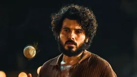 ‘मिर्जापुर’ फेम दिव्येंदु शर्मा को 42वें जन्मदिन पर मिला खास गिफ्ट, ‘पेड्डी’ फिल्म से एक्टर का नया लुक आया सामने
