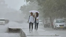 Weather Update: दिल्ली पहुंचने वाला है मानसून, यूपी, बिहार, मध्य प्रदेश समेत इन राज्यों में होगी बारिश, IMD ने जारी किया अलर्ट